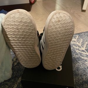 Adidas Grand Court Toddler Size 7. Like new worn twice.
